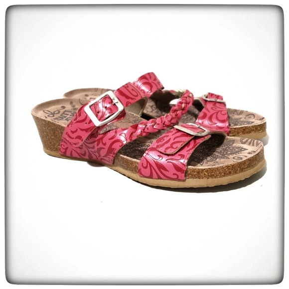 muk luks bonnie sandals